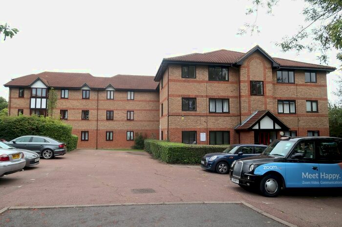 1 Bedroom Flat To Rent In Dalrymple Close, N14