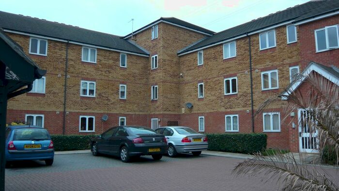 Studio To Rent In Dunlop Close, Dartford, DA1