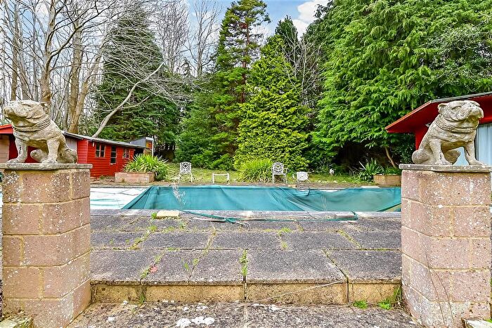 2 Bedroom Detached Bungalow For Sale In North Pole Road, Barming, Maidstone, Kent, ME16