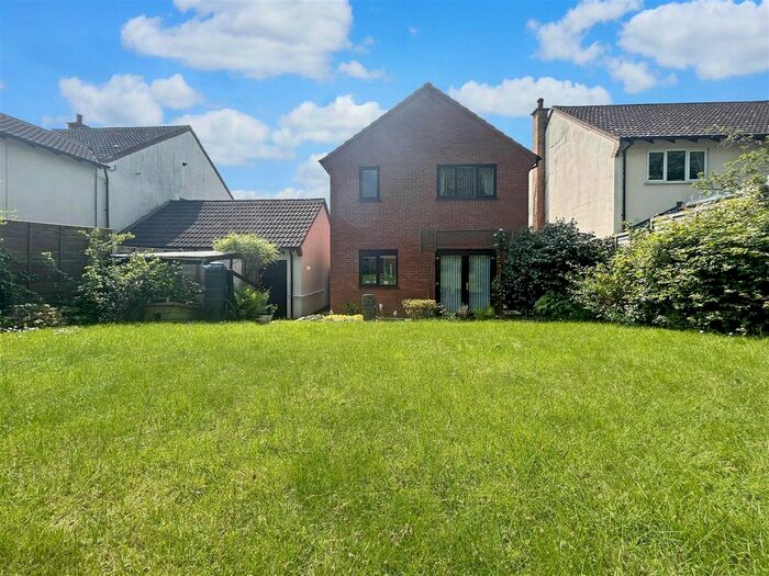 3 Bedroom Detached House For Sale In Eagle Close, Kingsteignton, Newton Abbot, TQ12