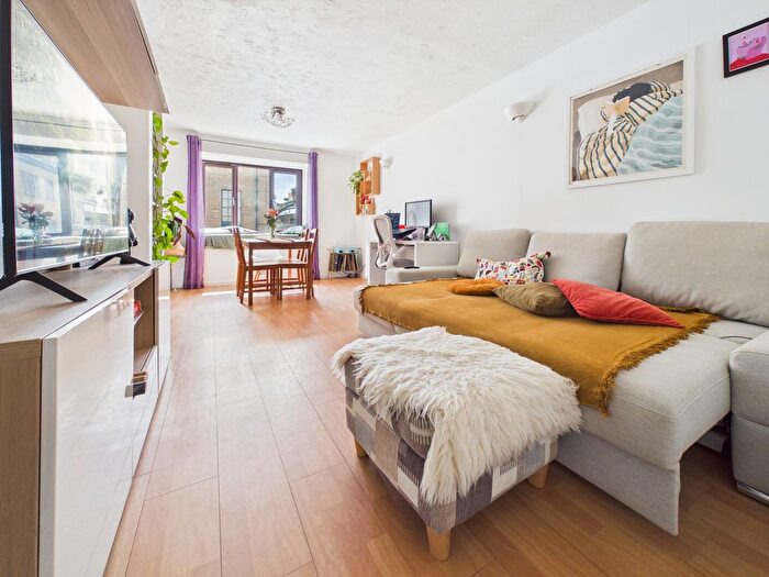 2 Bedroom Flat To Rent In Tyndal Court, Transom Square, Island Gardens, London, E14