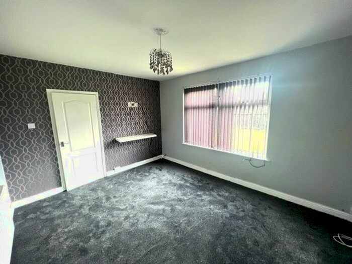 3 Bedroom Semi-Detached House To Rent In Firbank Green, Bradford, BD2