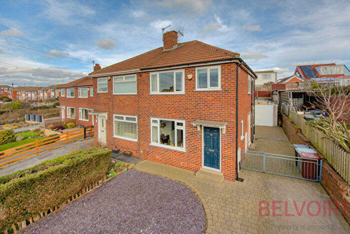 3 Bedroom Semi Detached House For Sale In Harthill, Leeds, LS27