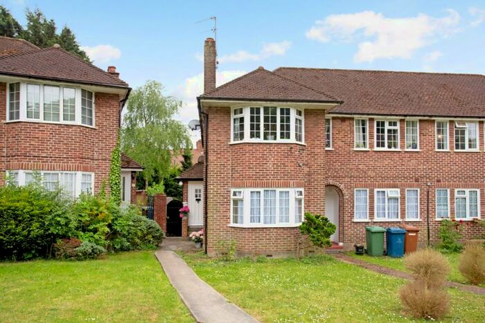 3 Bedroom Maisonette To Rent In Springfield Close Stanmore, HA7