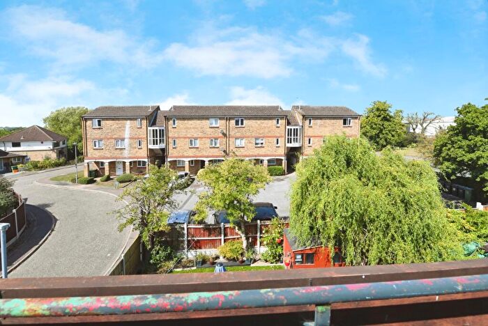 1 Bedroom Maisonette For Sale In Calvert Drive, Basildon, Essex, SS13