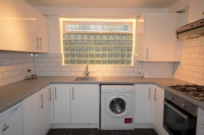 1 Bedroom Flat To Rent In Fortis Green, London, N2