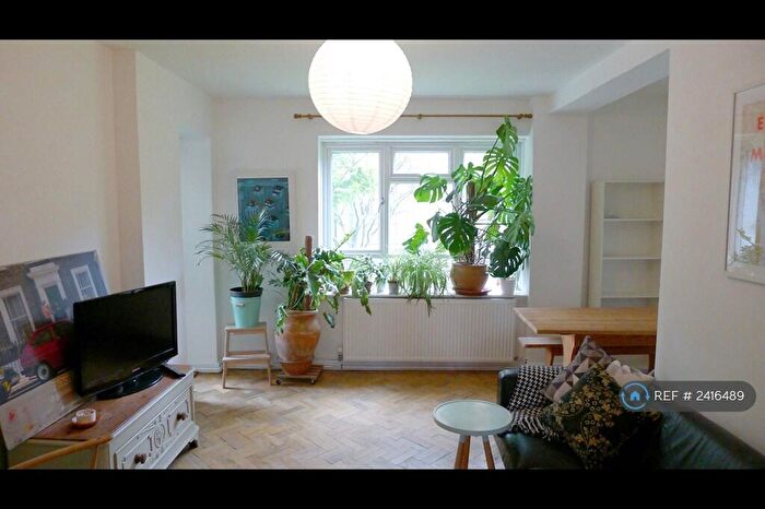 3 Bedroom Flat To Rent In Marshall House, London, N1