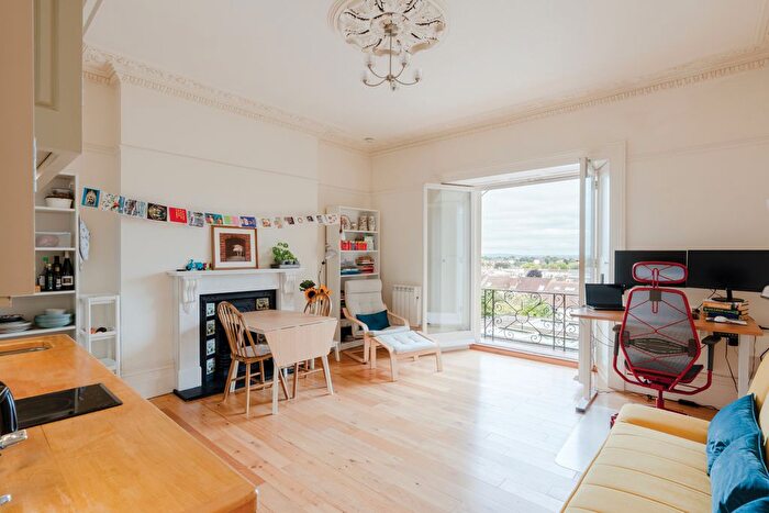 1 Bedroom Flat For Sale In Upper Belgrave Road, Bristol, BS8
