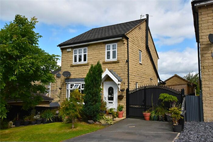 3 Bedroom Detached House For Sale In High Bank Close, Elland, Calderdale, West Yorkshire, HX5
