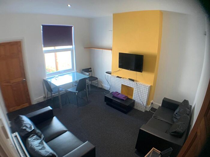 4 Bedroom House To Rent In Pershore Road, Selly Park, West Midlands, B29