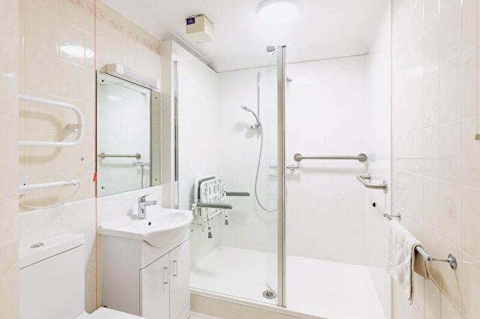 2 Bedroom Retirement Property For Sale In Spalding Court, Chelmsford, CM1