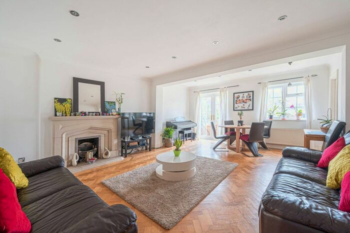 4 Bedroom Property To Rent In Cavendish Road, Barnet, EN5