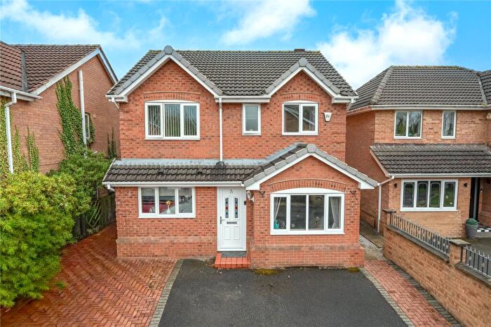 4 Bedroom Detached House For Sale In Sandringham Close, Morley, Leeds, LS27