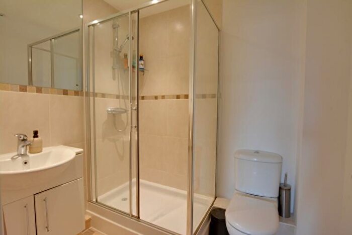 2 Bedroom Apartment For Sale In Woodflied Road, Northgate, RH10