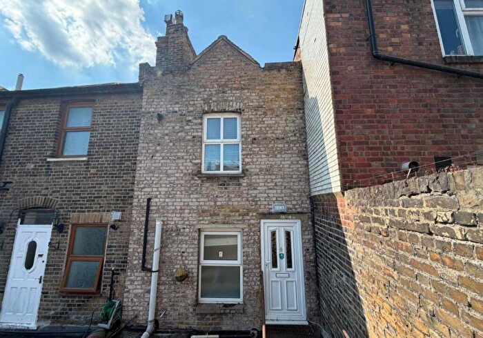 3 Bedroom Flat For Sale In A High Street, Dartford, Kent, DA1