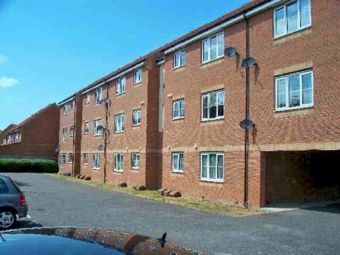 2 Bedroom Flat To Rent In Gorseway, Hatfield, AL10