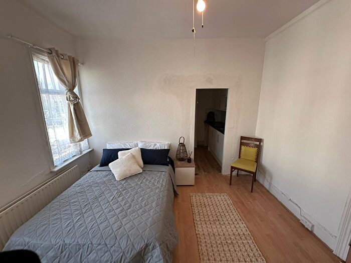 7 Bedroom Flat To Rent In Alexandra Road, London, N8