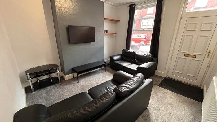 4 Bedroom House To Rent In Trelawn Terrace, Leeds, LS6