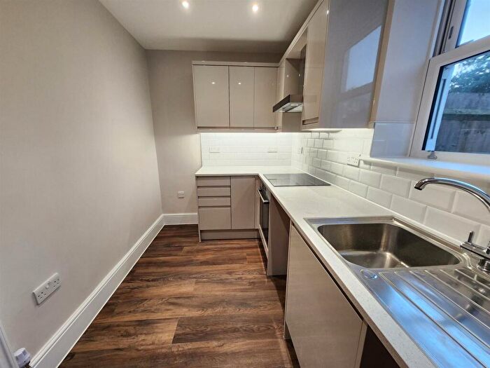 2 Bedroom Maisonette To Rent In Bury Road, Chingford, E4