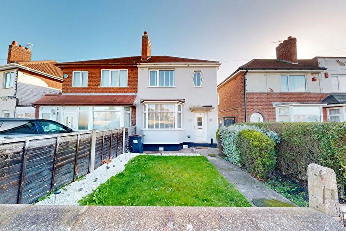 3 Bedroom Semi Detached House For Sale In Burford Road, Birmingham, B44