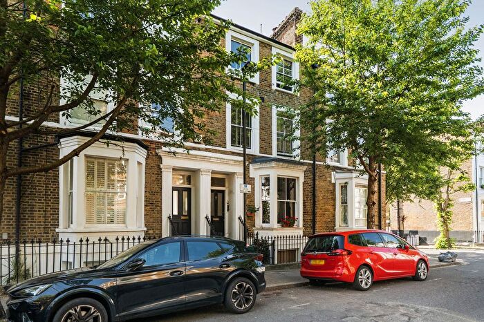 2 Bedroom Flat For Sale In Kingsdown Road, London, N19