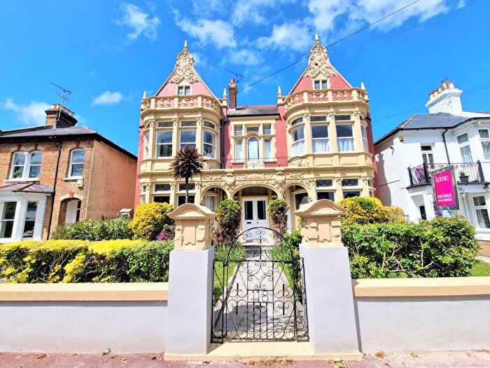2 Bedroom Flat To Rent In Alexandra Road, Southend-On-Sea, SS1