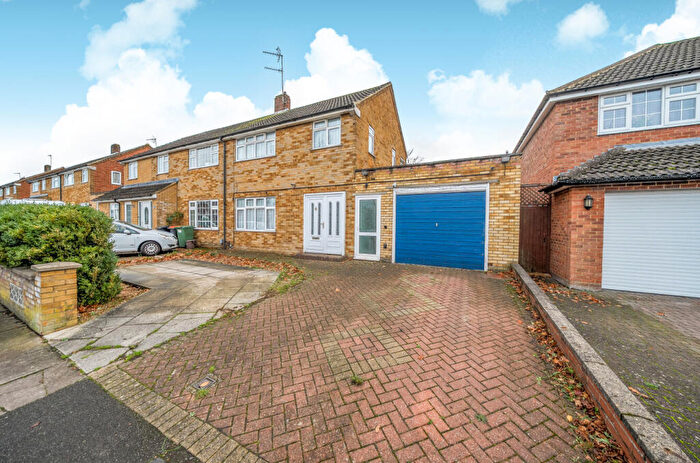 3 Bedroom Semi Detached House For Sale In Katherine Drive, Dunstable, Bedfordshire, LU5