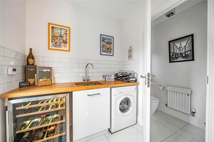 4 Bedroom Detached House For Sale In Pythouse Close, Badbury Park, Swindon, SN3