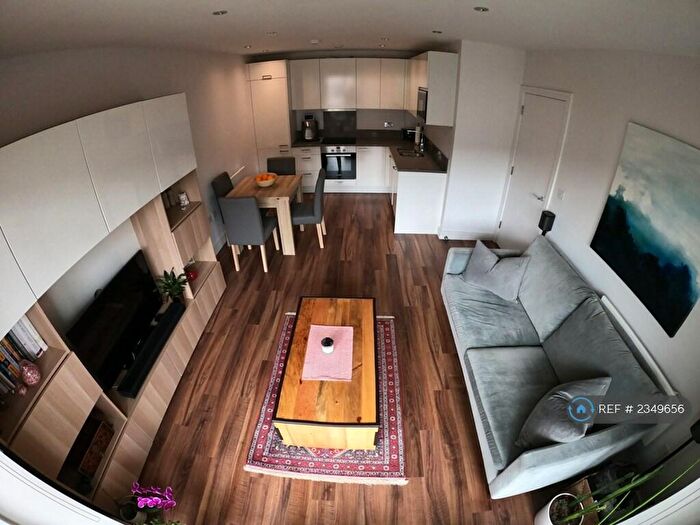 2 Bedroom Flat To Rent In Drake Way, Reading, RG2