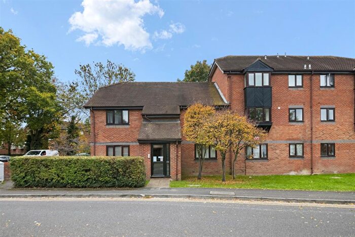 1 Bedroom Flat For Sale In Willenhall Drive, Hayes, UB3