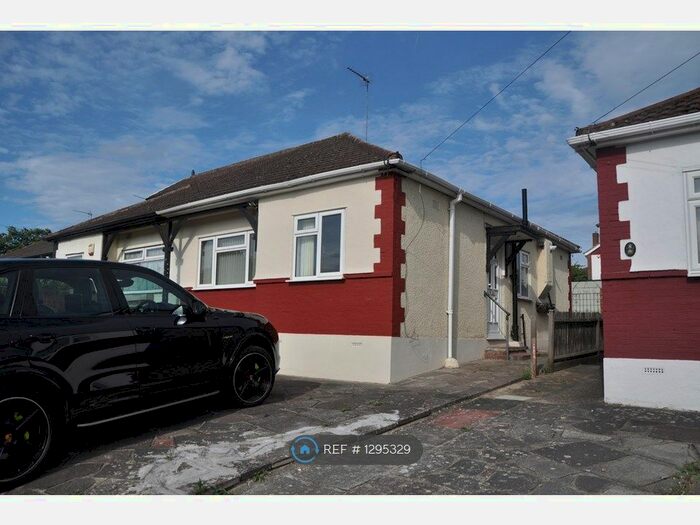 2 Bedroom Bungalow To Rent In Welsley Close, London BR5