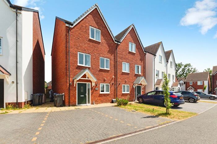 4 Bedroom Semi-Detached House For Sale In Kildare Close, Birmingham, B28