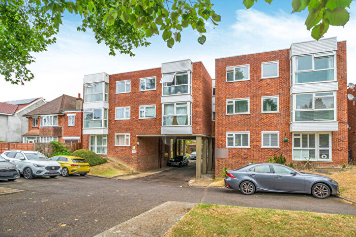 2 Bedroom Flat For Sale In Evening Hill, Beckenham, BR3