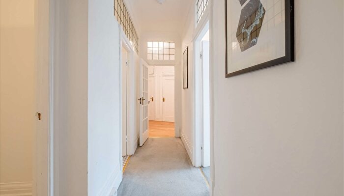 2 Bedroom Apartment To Rent In Park Road, London, NW8