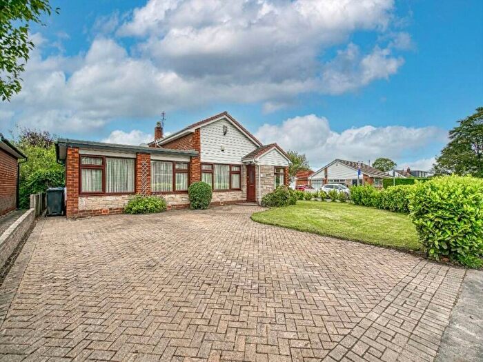 3 Bedroom Bungalow For Sale In Slag Lane, Lowton, WA3