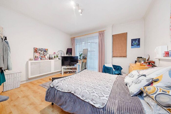 2 Bedroom Flat To Rent In Basil House, Nine Elms, London, SW8