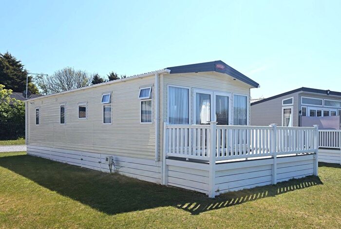 2 Bedroom Mobile/park Home For Sale In Atwick Road, Hornsea, HU18