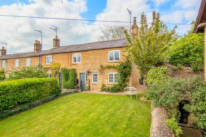 2 Bedroom End Of Terrace House For Sale In High Street, Croughton, Brackley, NN13