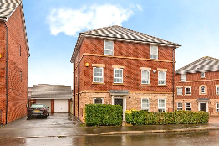 4 Bedroom Semi Detached House For Sale In Hemlock Road, Edwalton, Nottinghamshire, NG12