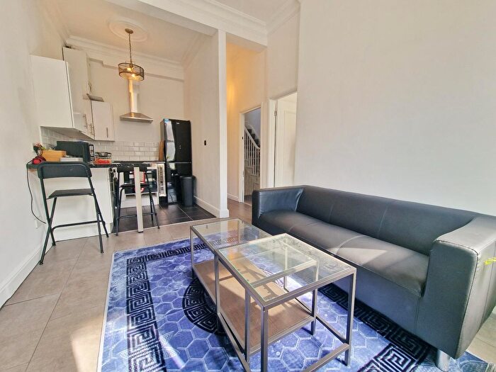 2 Bedroom Flat To Rent In Greyhound Road, London, W6