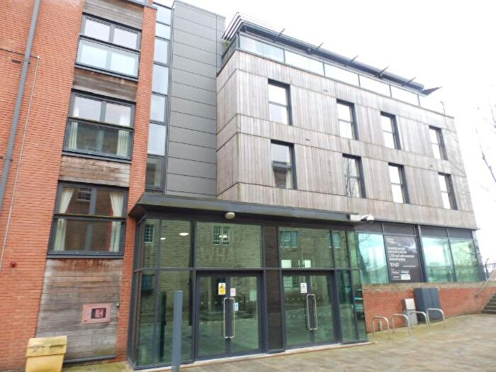2 Bedroom Flat To Rent In Navigation Walk, Wakefield, West Yorkshire, Uk, WF1