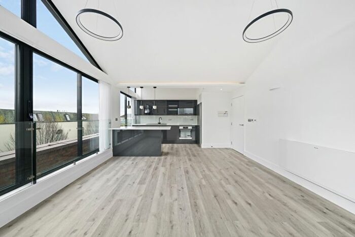 2 Bedroom Flat To Rent In Coomer Place, London, SW6