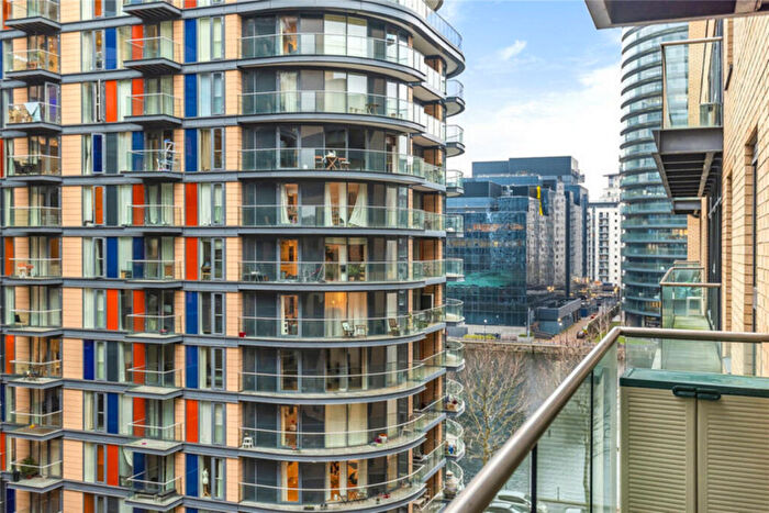 2 Bedroom Apartment For Sale In Millharbour, Canary Whatf, London, E14