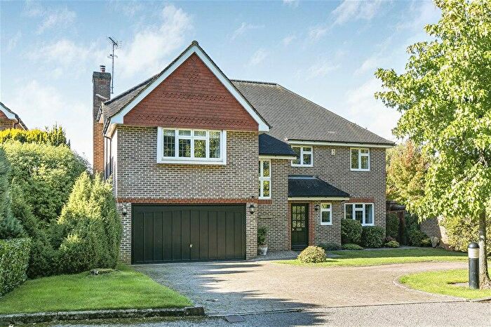 5 Bedroom Detached House To Rent In Oakfield Road, Harpenden, AL5