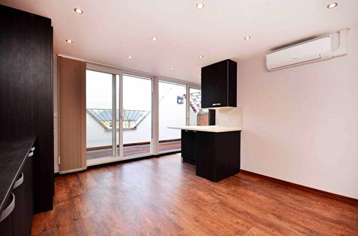 3 Bedroom Flat To Rent In Ritherdon Road, Balham, SW17