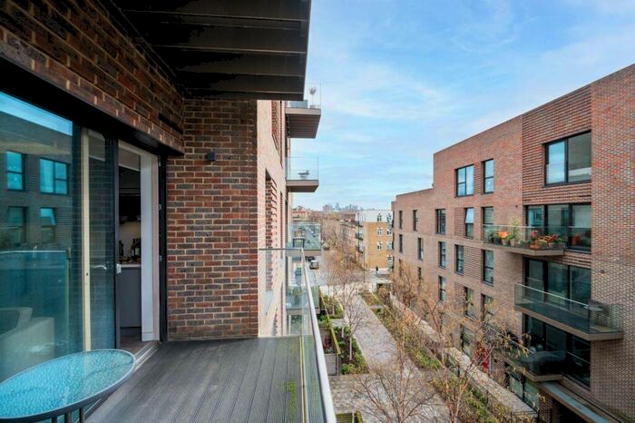 2 Bedroom Flat To Rent In Victory Place, Elephant And Castle, London, SE17