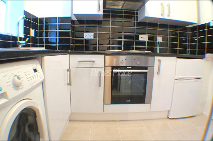 1 Bedroom Flat To Rent In Molyneux Drive, Tooting Bec, London, SW17