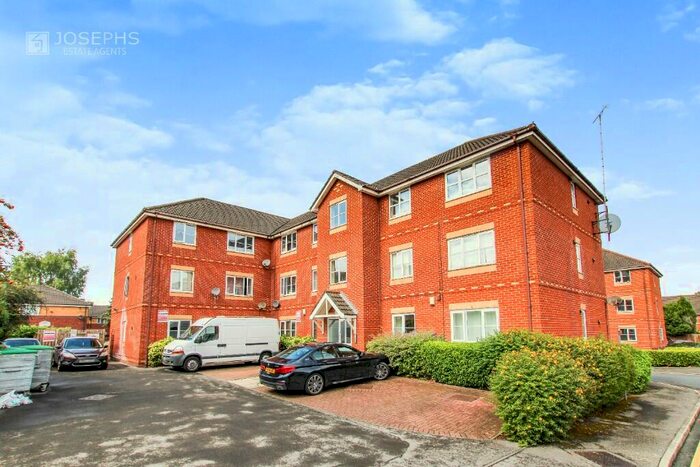 2 Bedroom Apartment To Rent In Poplin Drive, Manchester, Greater Manchester, M3