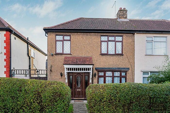 3 Bedroom Semi-Detached House For Sale In College Gardens, Enfield, EN2