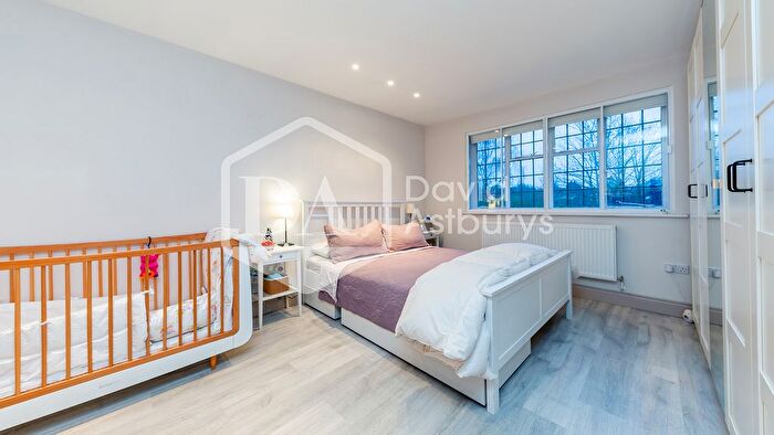 1 Bedroom Flat To Rent In Scotts Road, Shepherd's Bush, London, W12